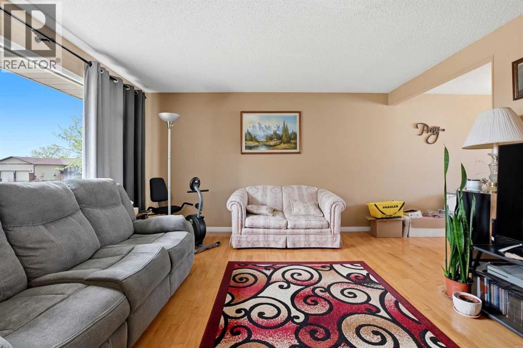 4726 47 Avenue - 6