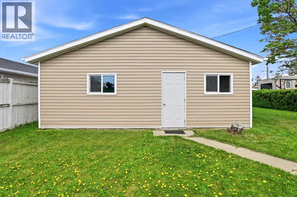 4726 47 Avenue - 29