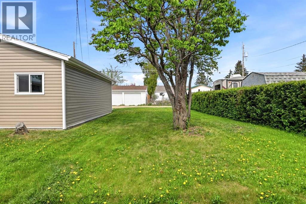 4726 47 Avenue - 28