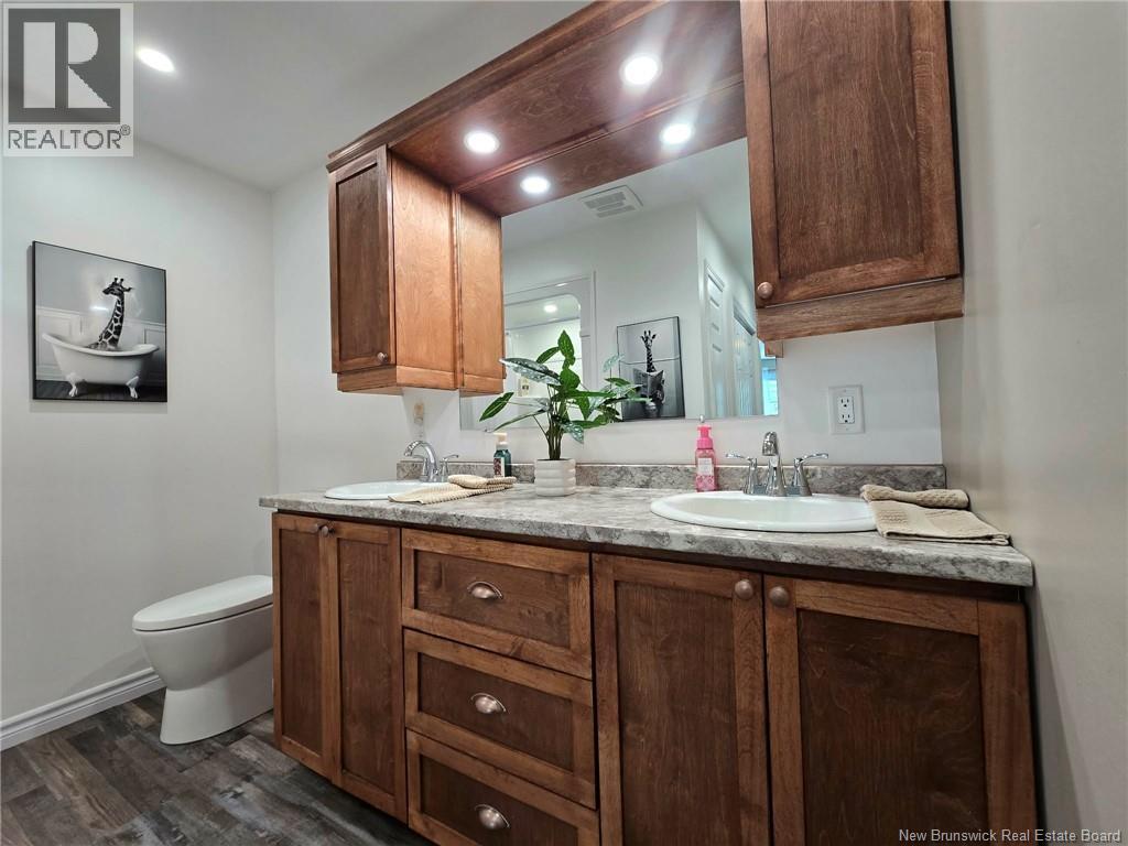 267 Noel - Image 32