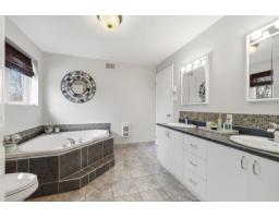 43 Ch. Des Châtelets, Val Des Monts, QC J8N7R1 Photo 24