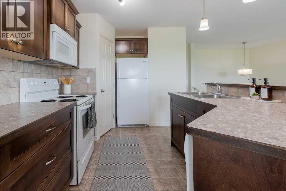 #3(C) 4406 Lake Drive - 20