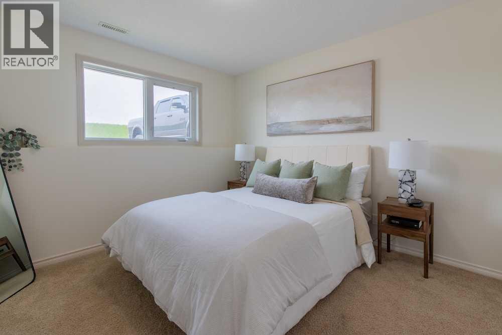 #3(C) 4406 Lake Drive - 33