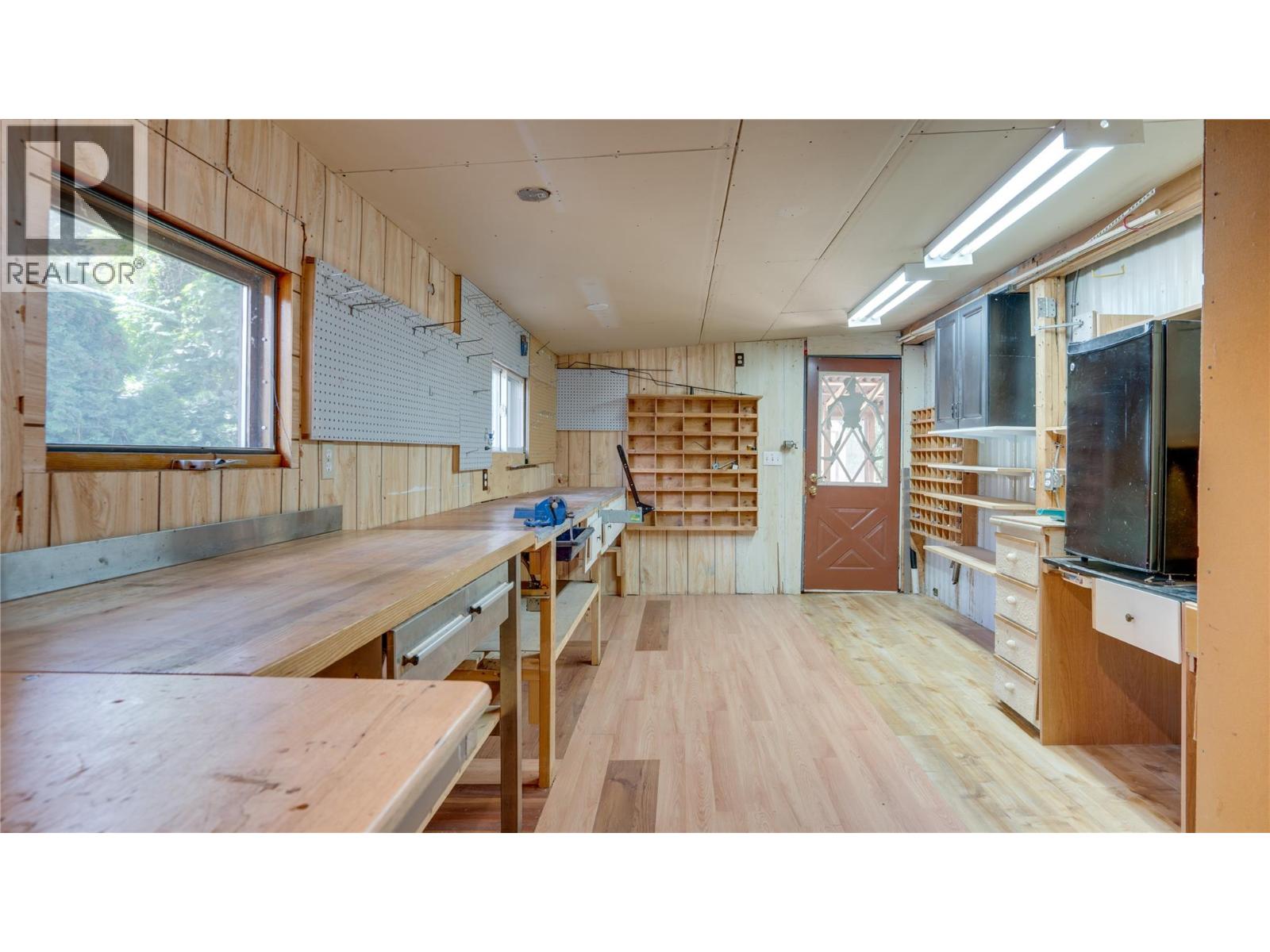 9-12069 Westside Road - 32