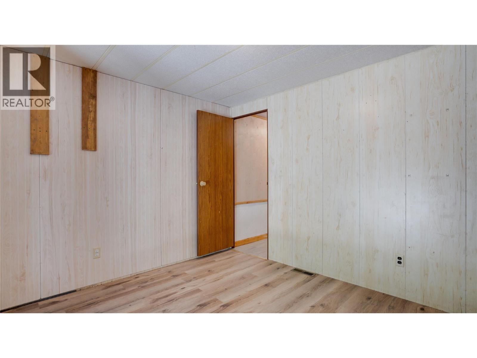 9-12069 Westside Road - 26