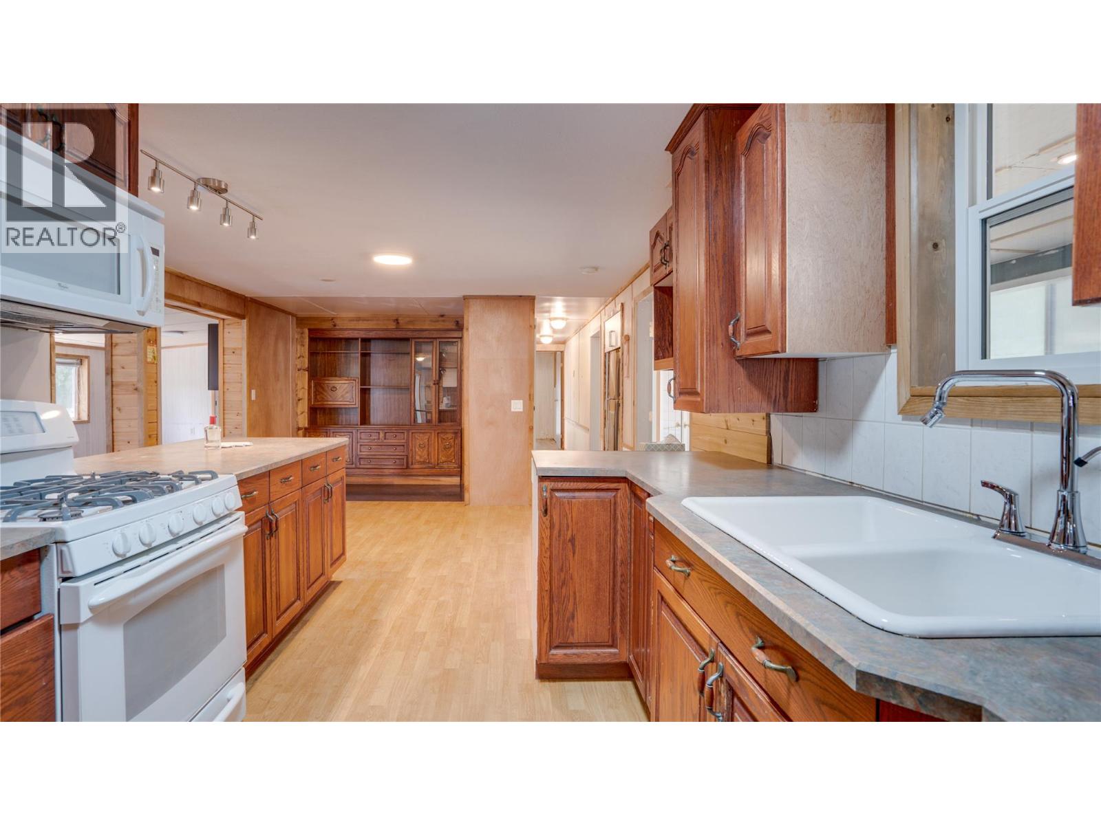 9-12069 Westside Road - 11
