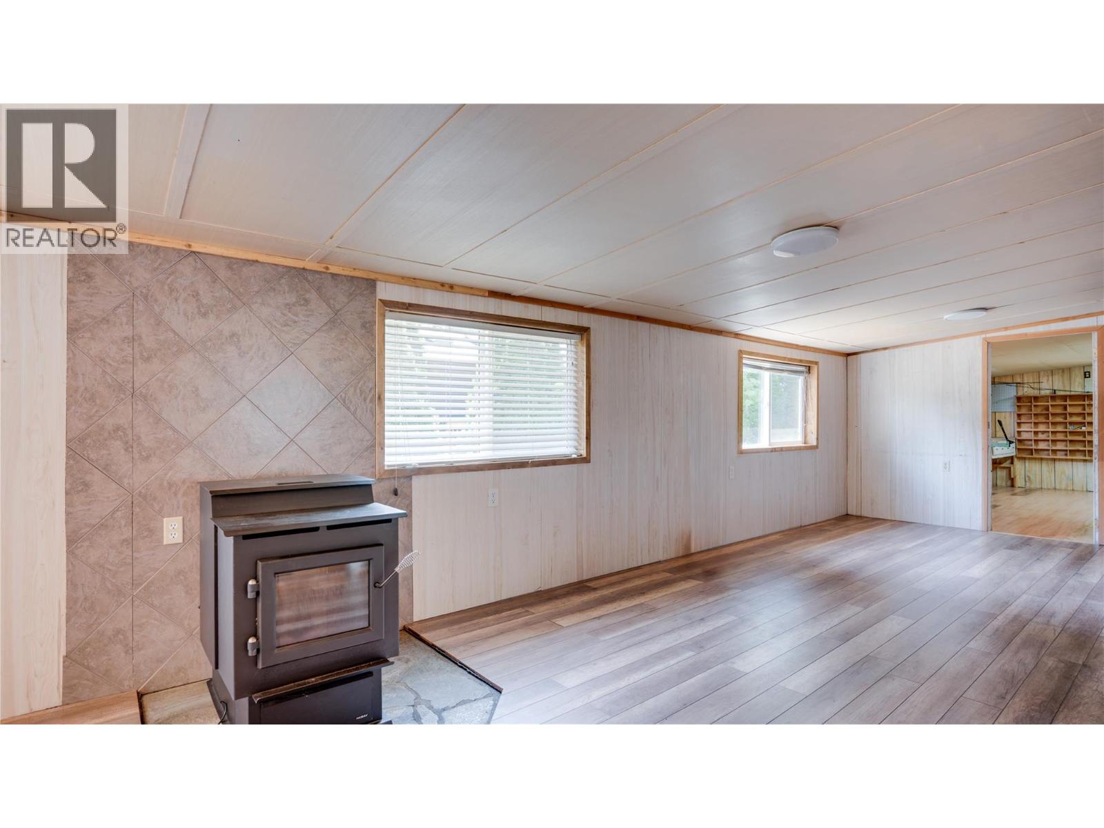 9-12069 Westside Road - 13