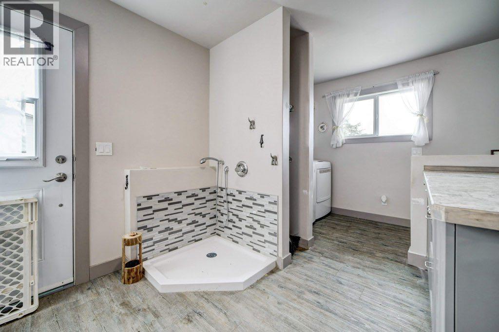 8501 21 Avenue - 25
