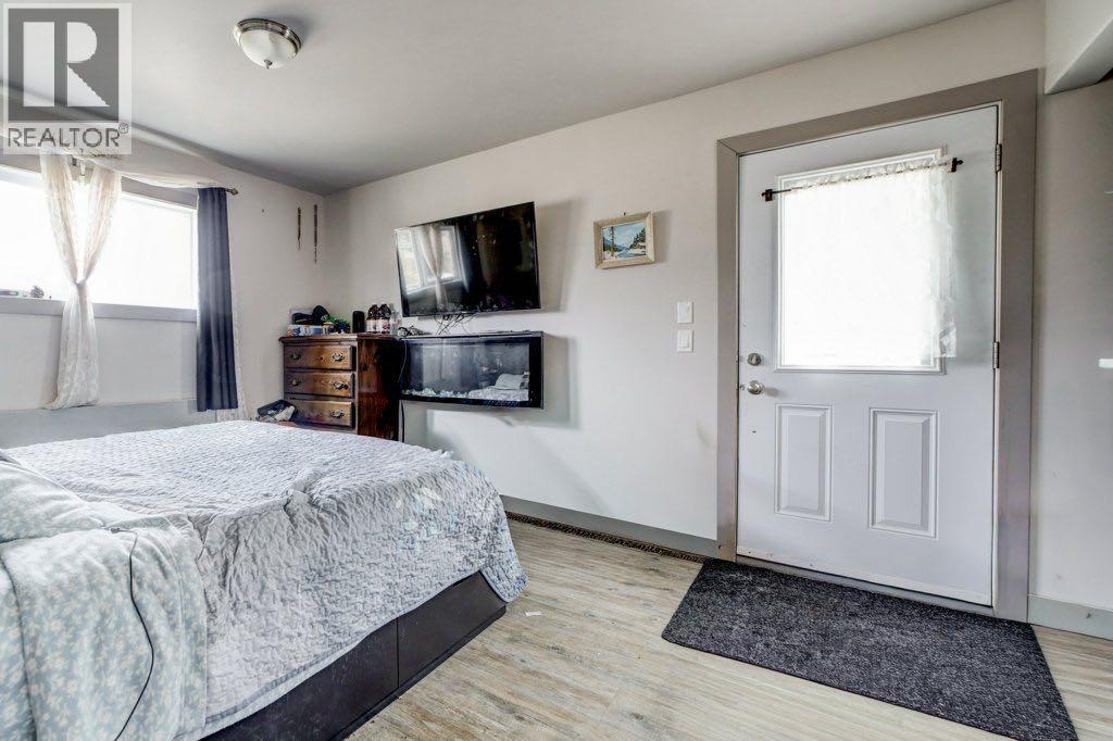 8501 21 Avenue - 17