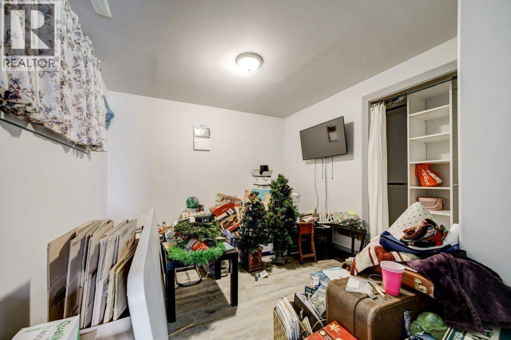 8501 21 Avenue - 33