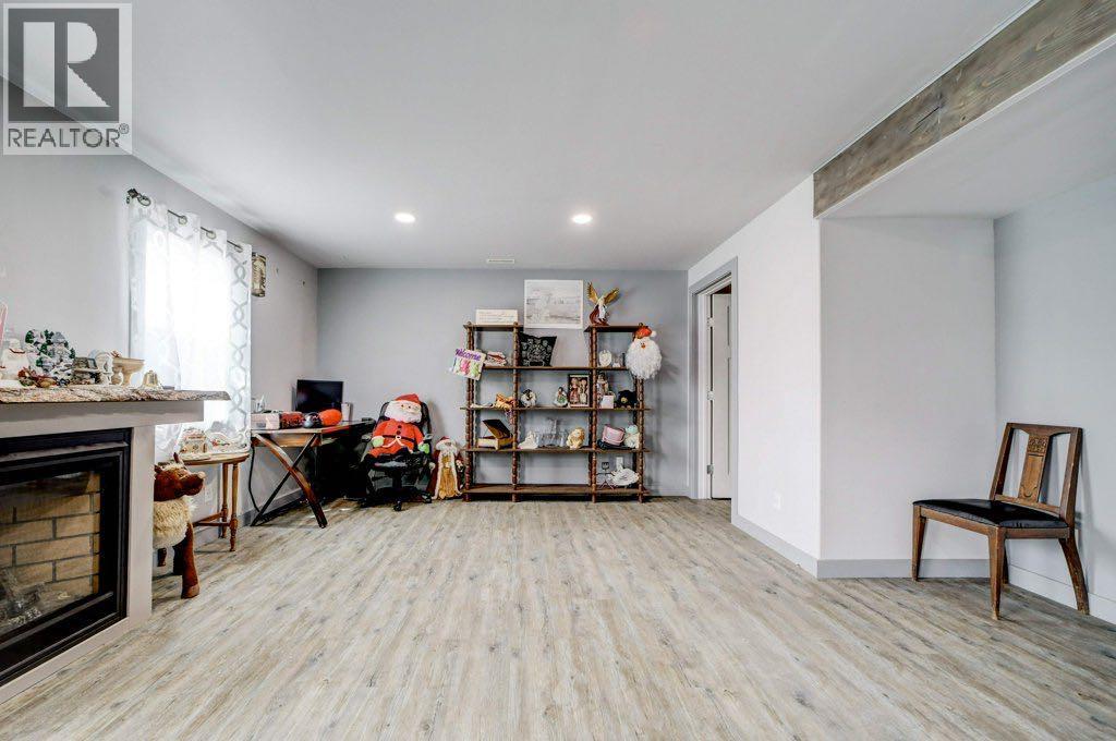 8501 21 Avenue - 35