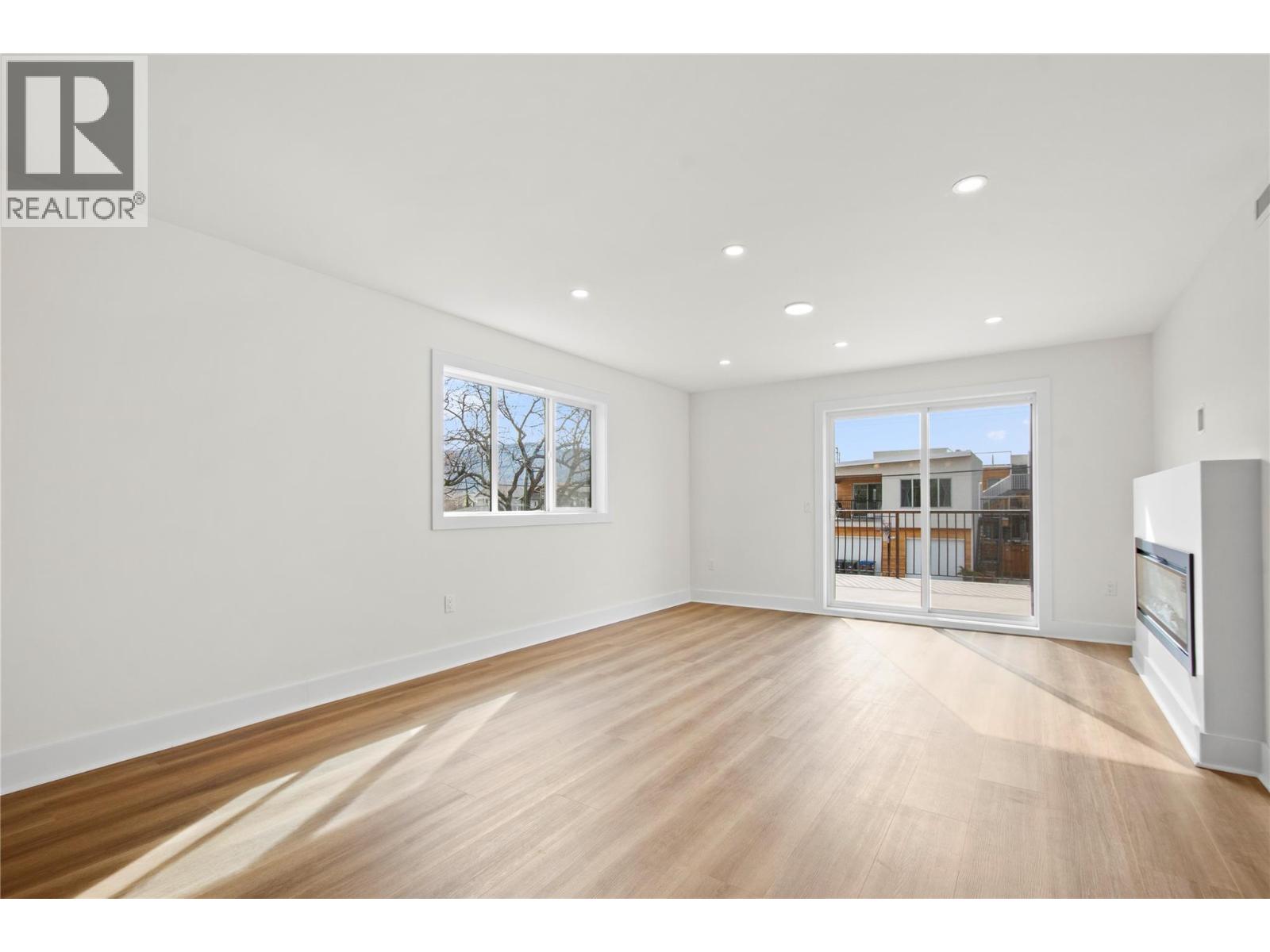#203 578 Lakeshore Drive - 4