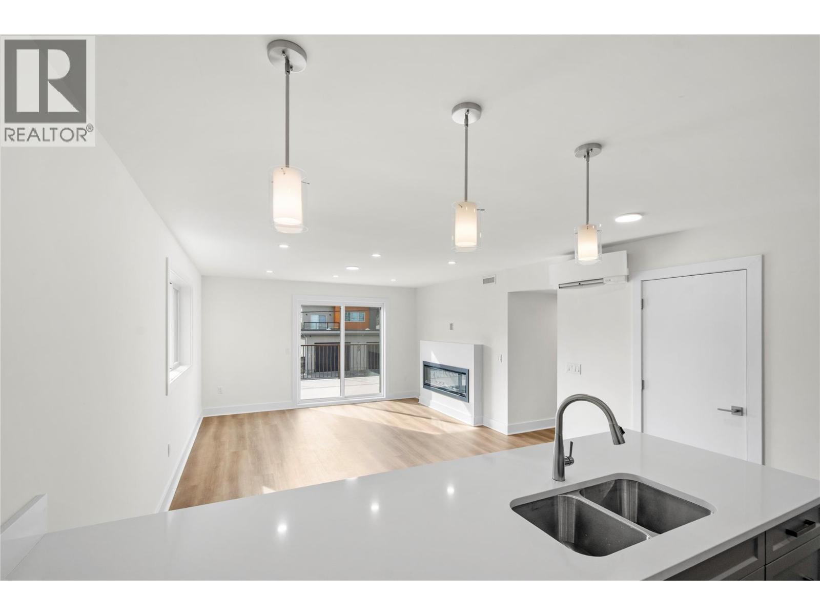 #203 578 Lakeshore Drive - 5