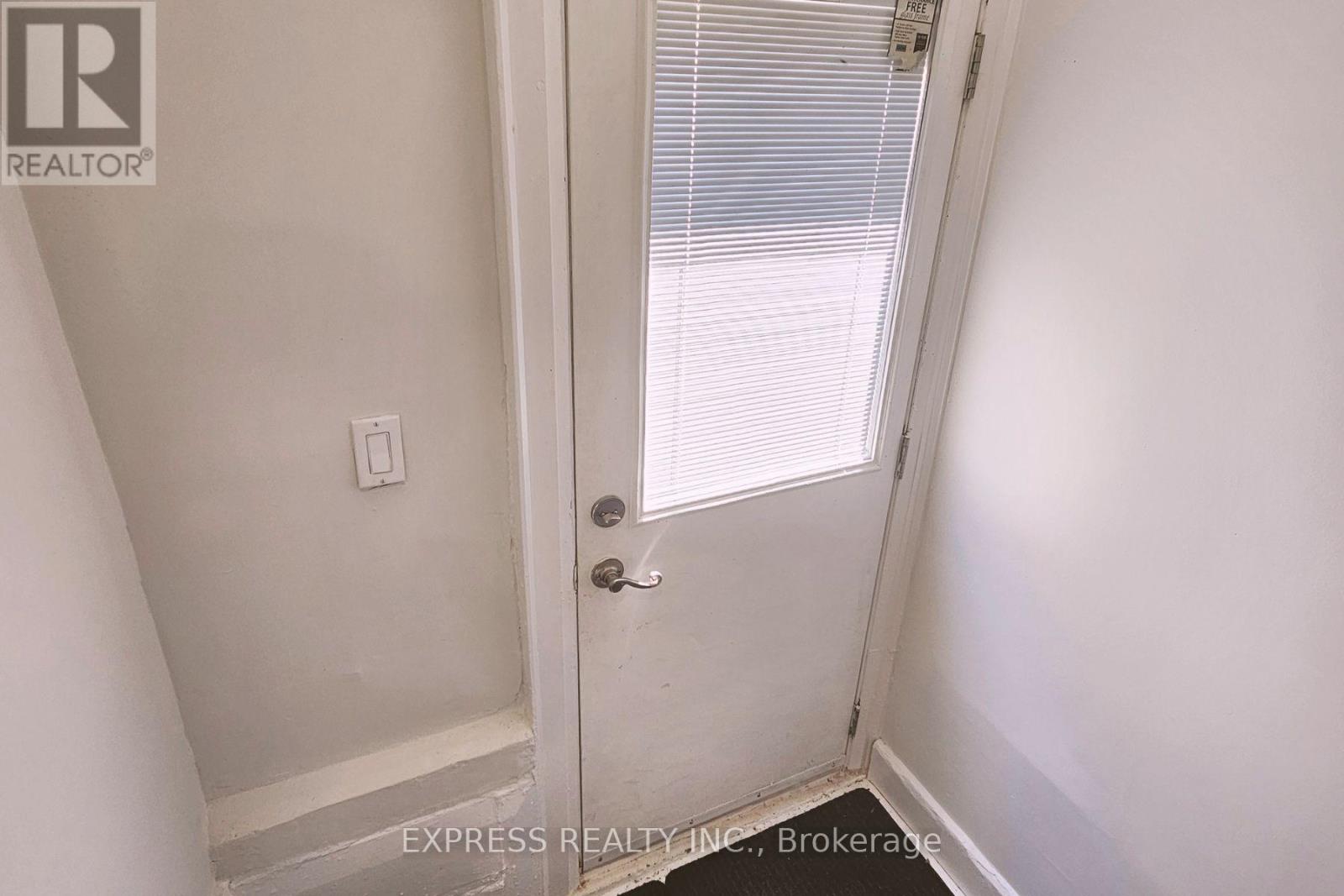 9 BRYANT AVENUE - 25