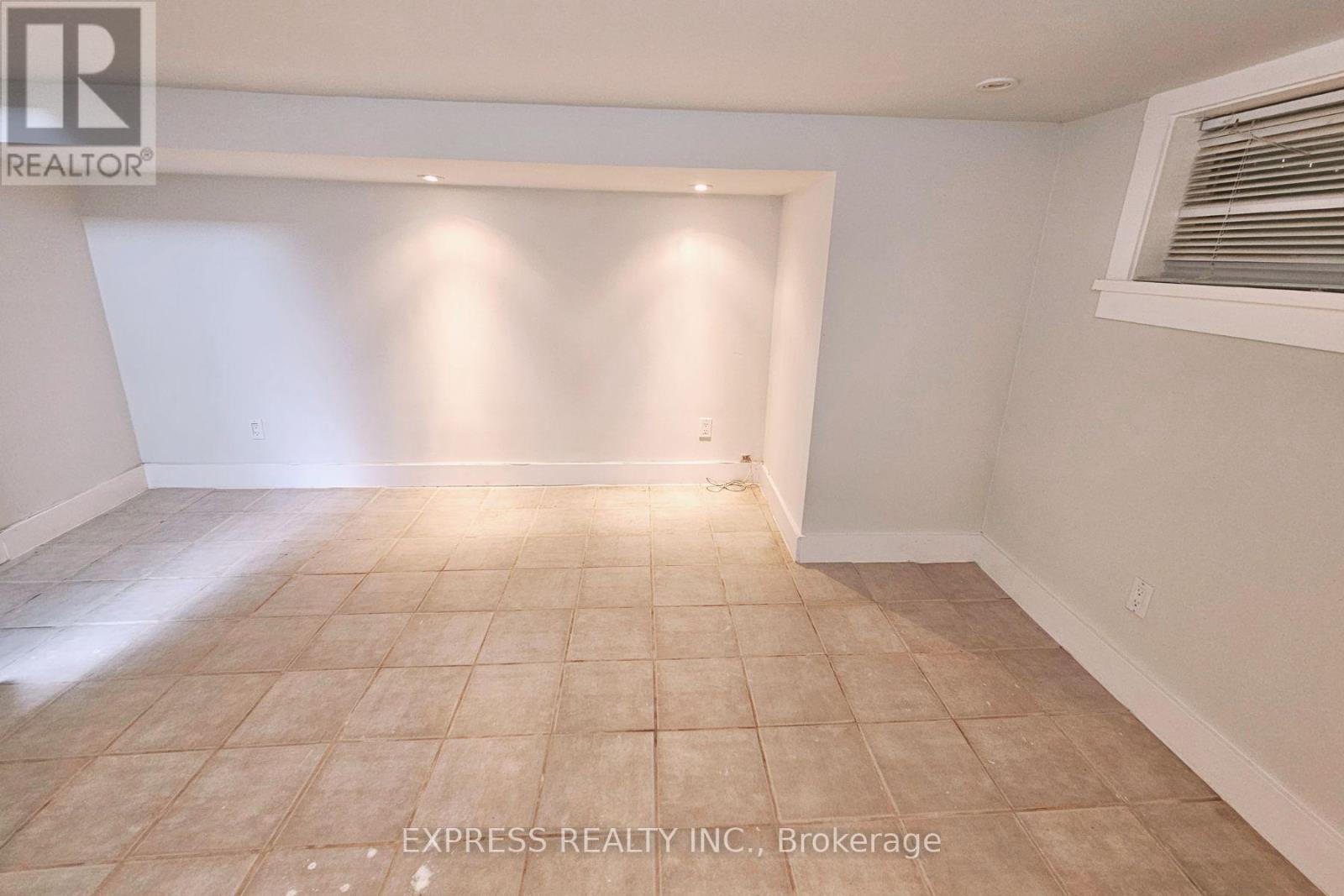 9 BRYANT AVENUE - 26