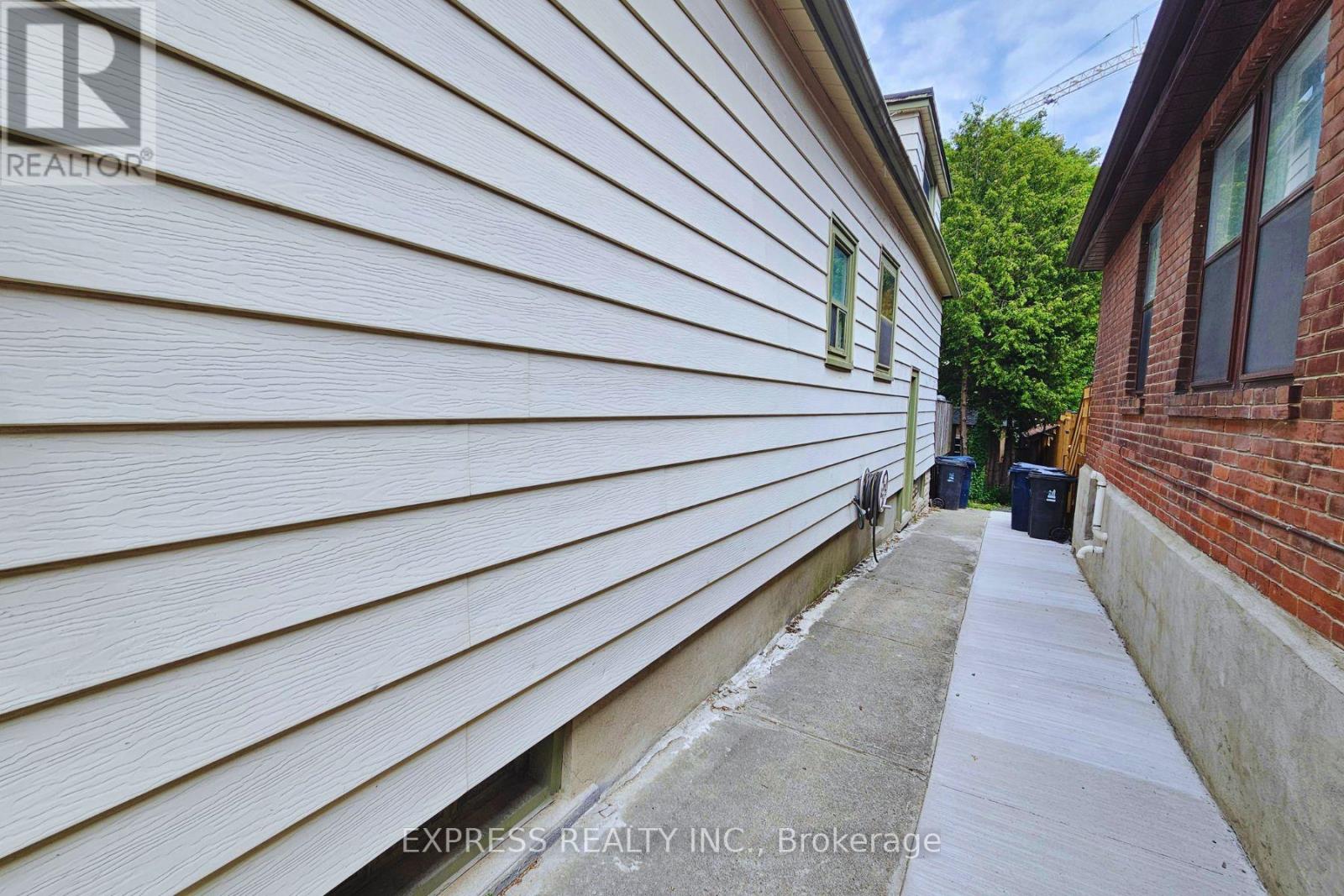 9 BRYANT AVENUE - 4