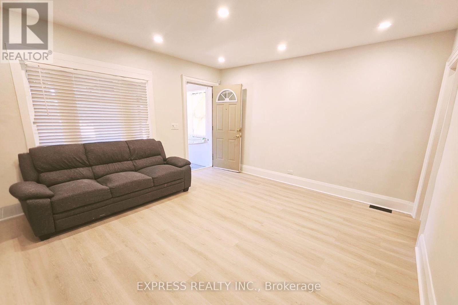 9 BRYANT AVENUE - 8