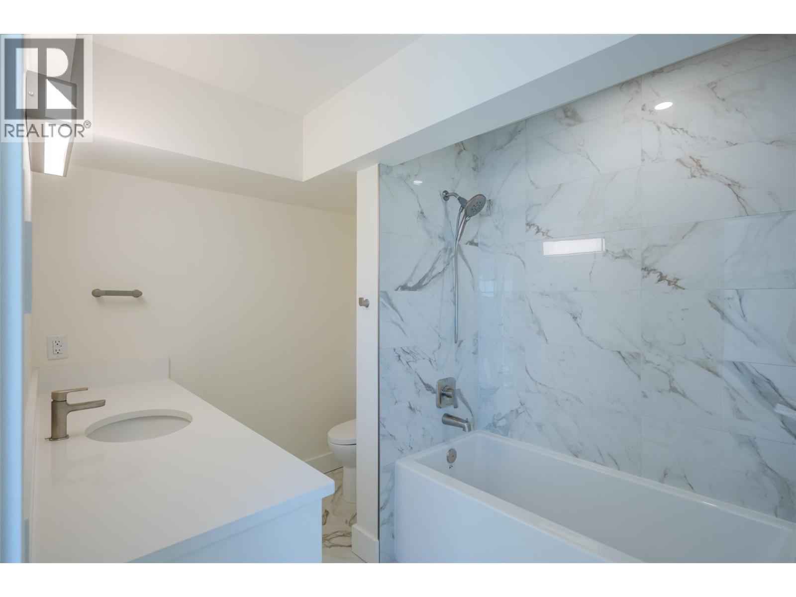 #203 578 Lakeshore Drive - 12