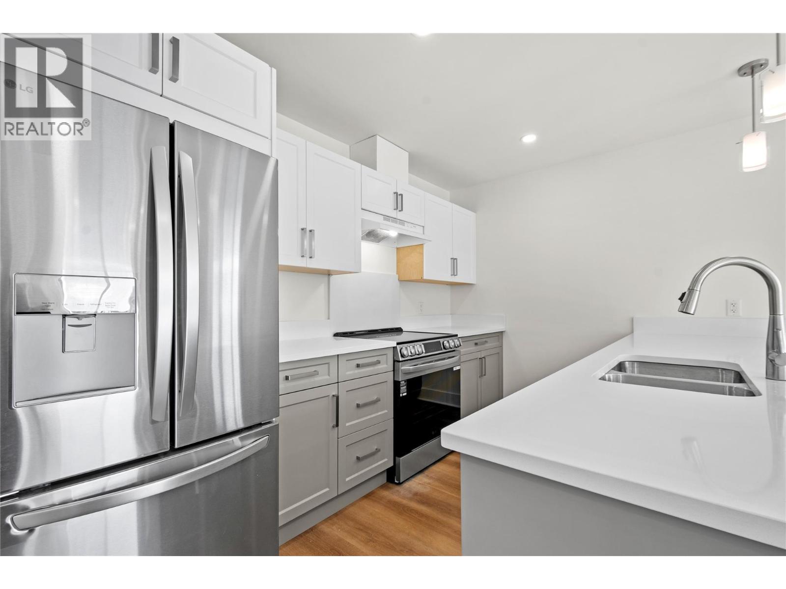 #203 578 Lakeshore Drive - 8