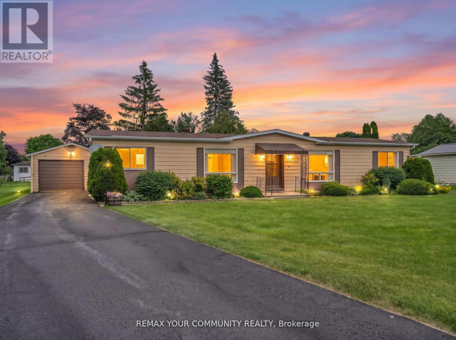 22 EMERY COURT - 1