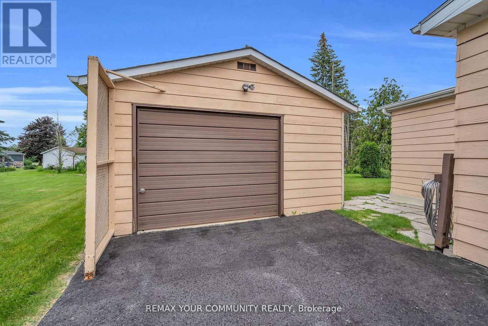 22 EMERY COURT - 5
