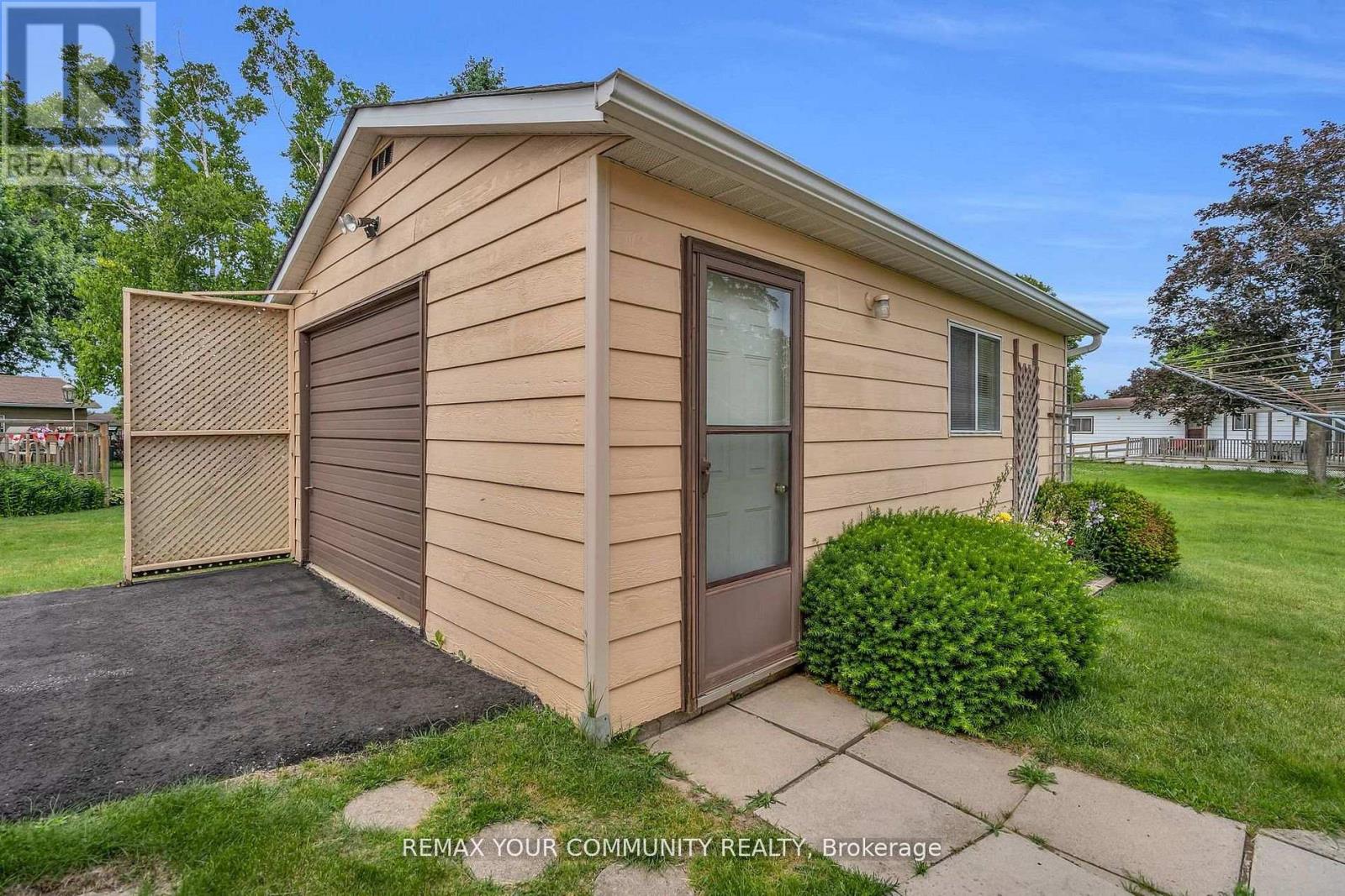 22 EMERY COURT - 6