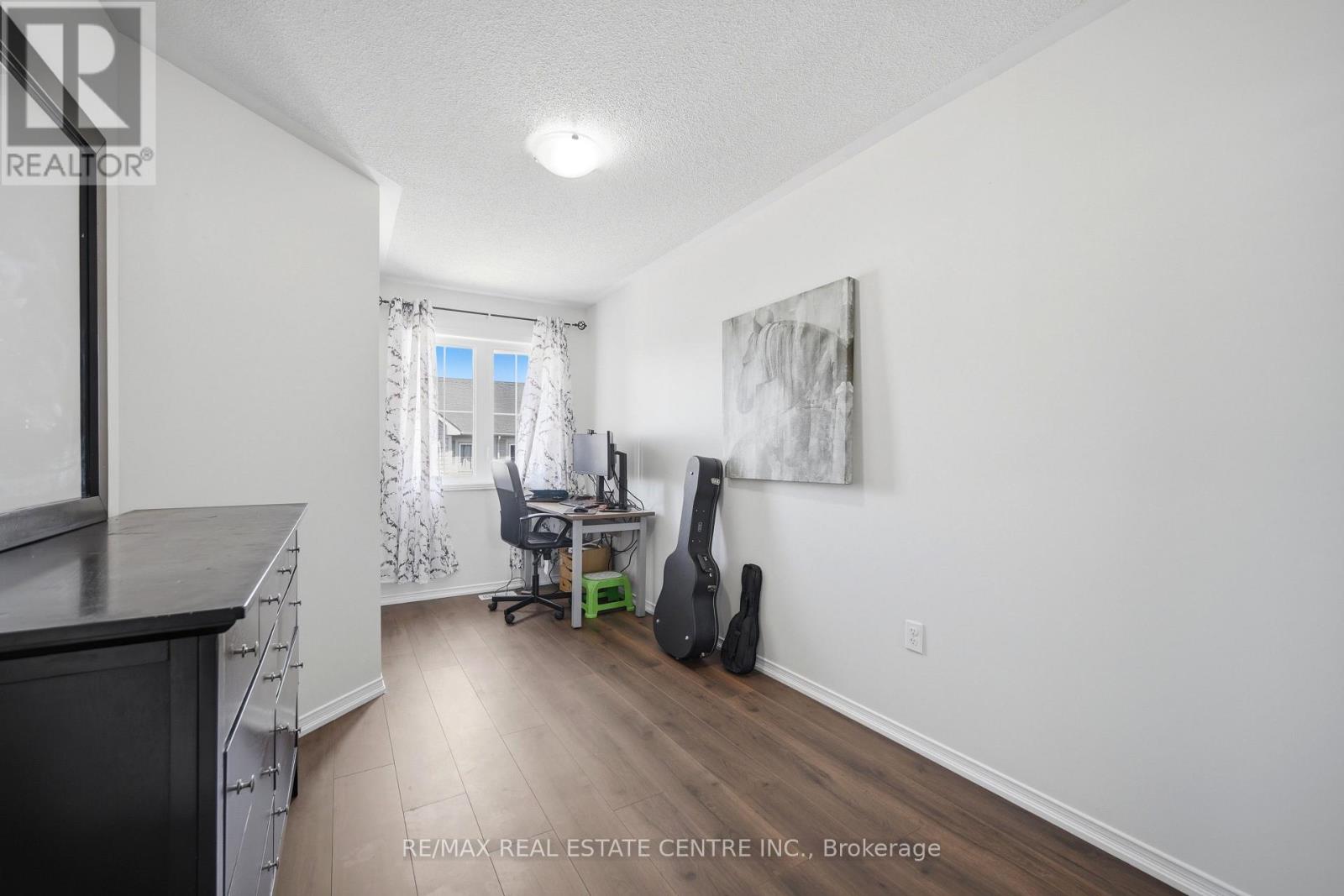 47 MARTINWORTH LANE - 28