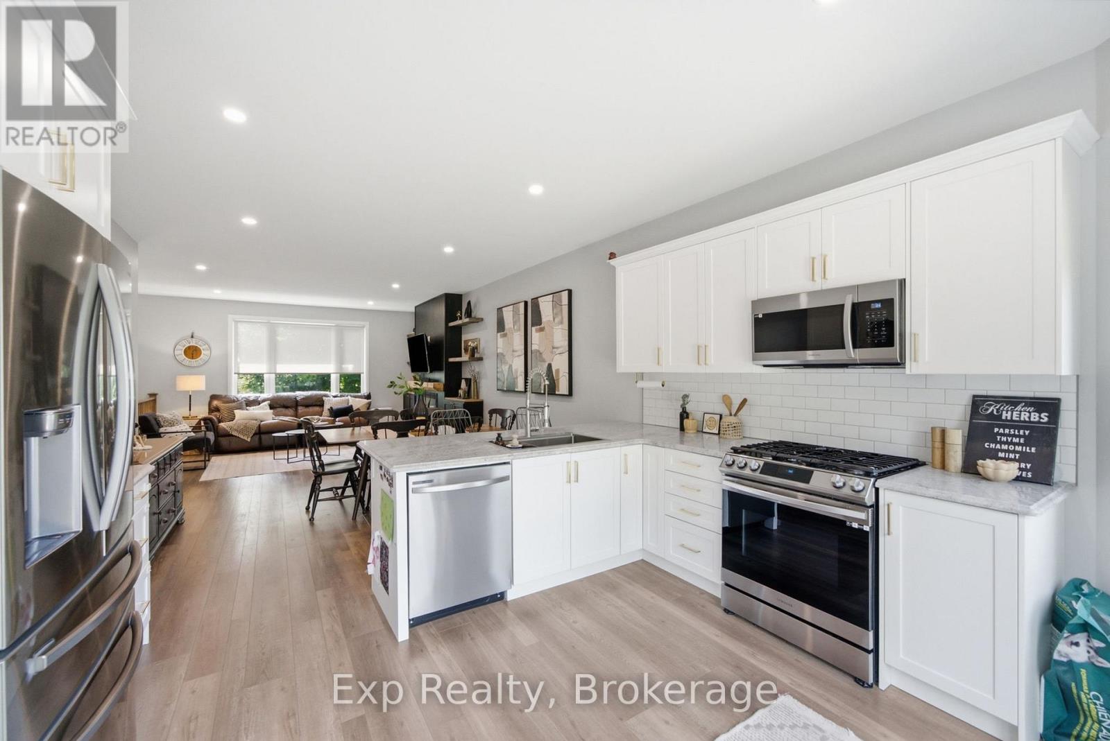 282 JOHN STREET - 10