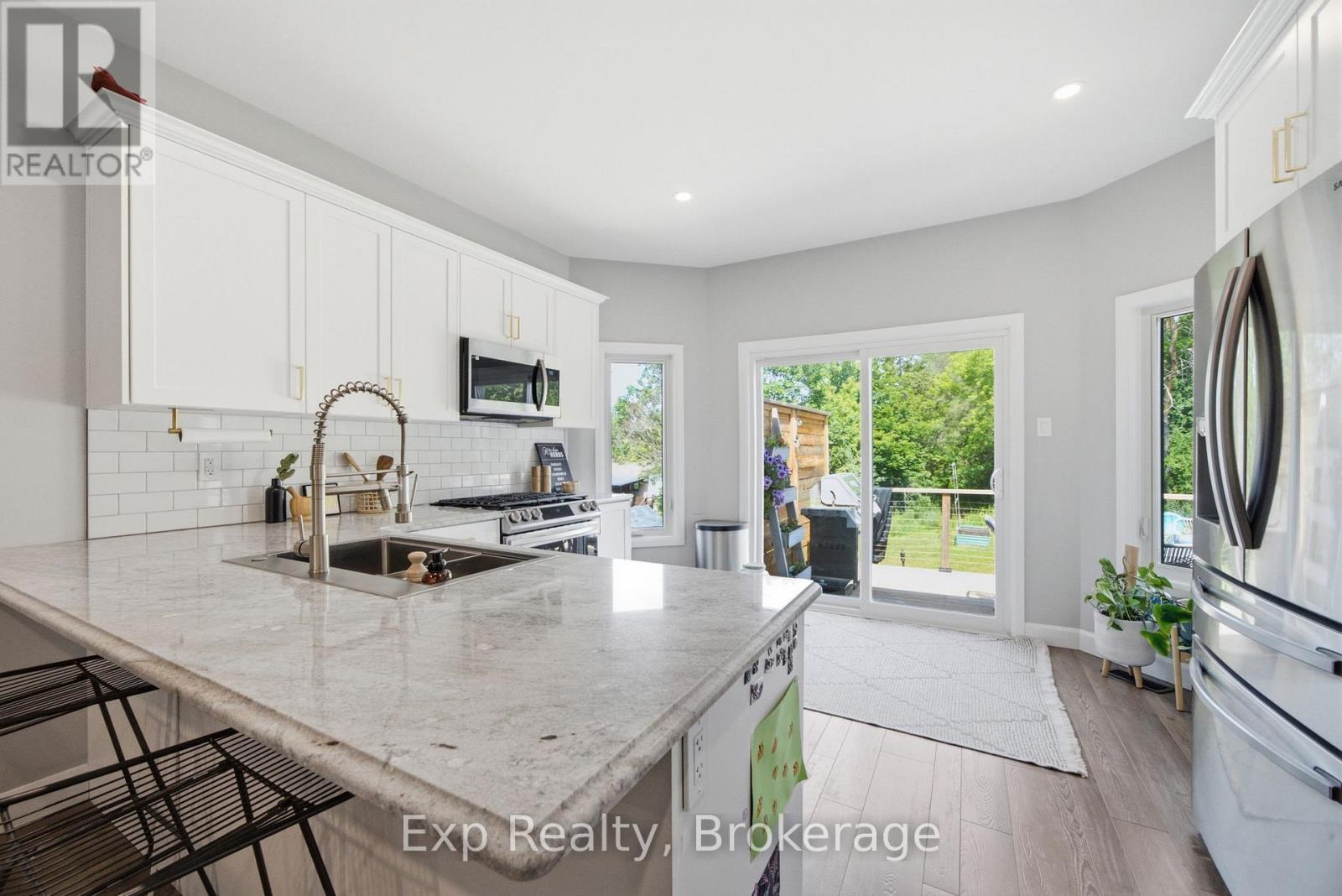 282 JOHN STREET - 11