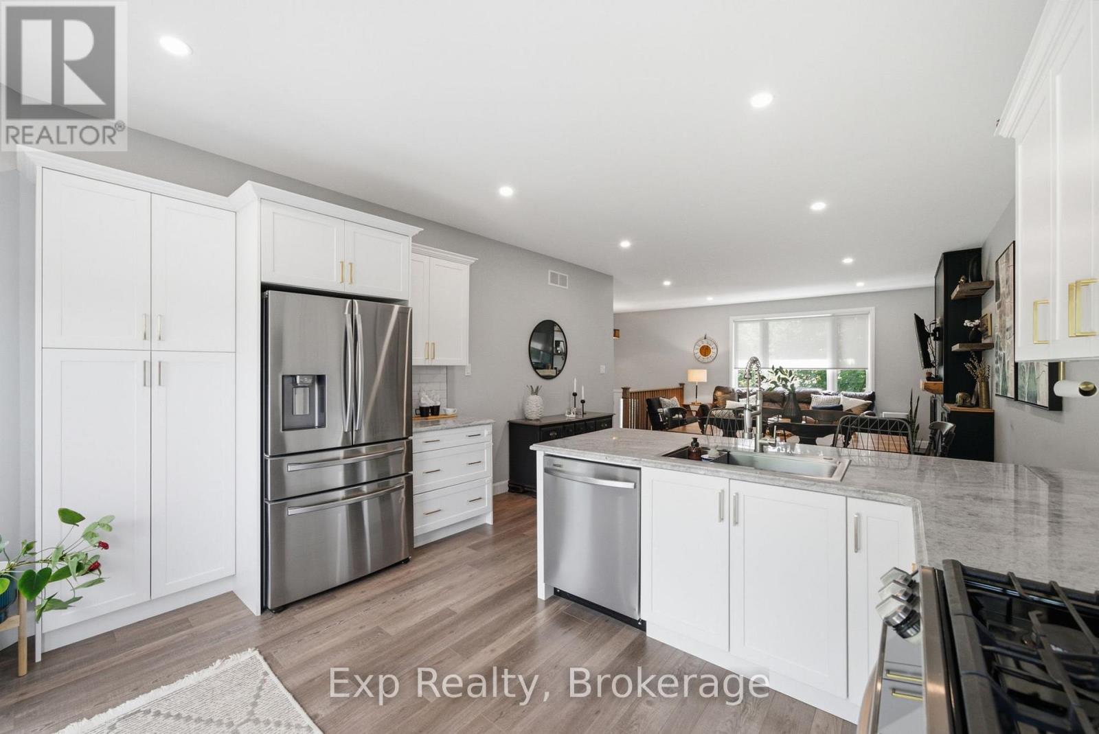 282 JOHN STREET - 9