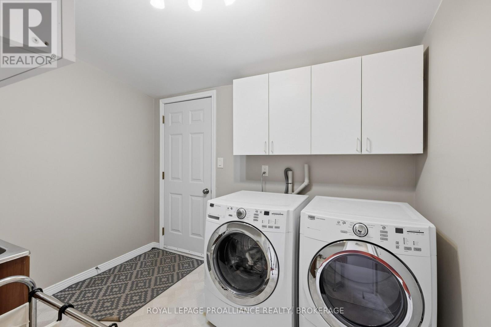 27 RIVERSIDE DRIVE - 32