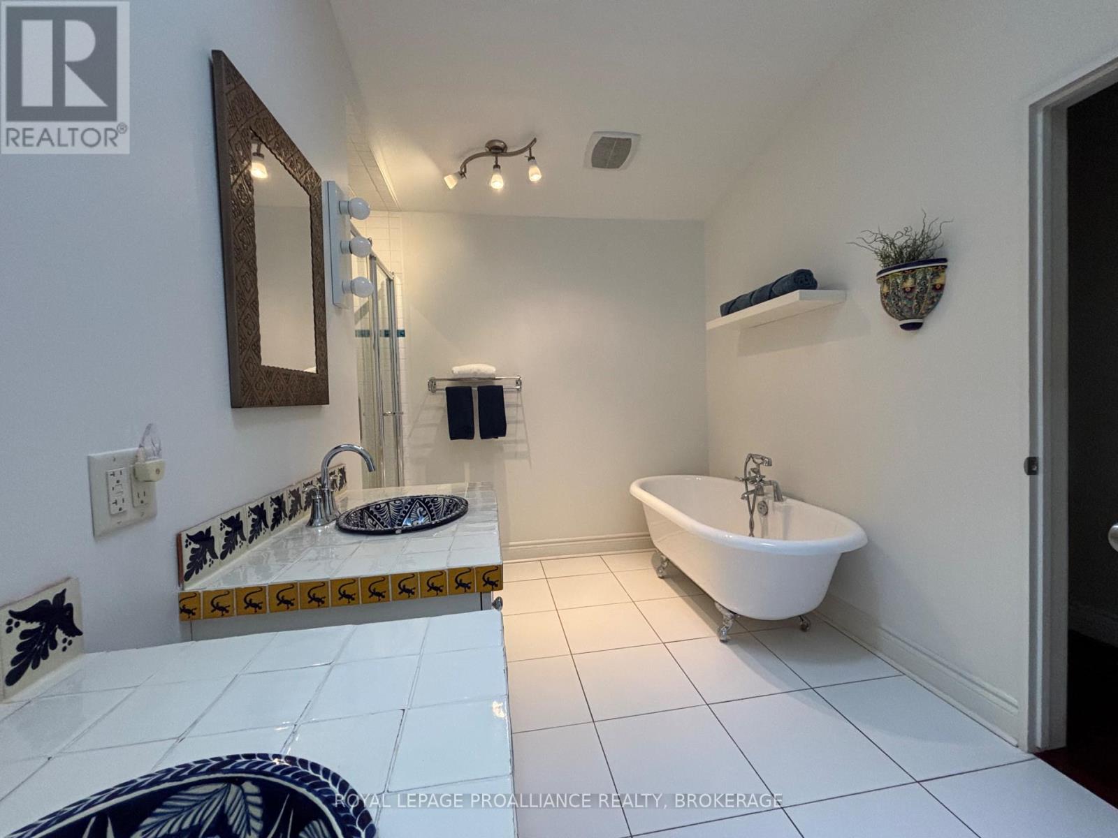 27 RIVERSIDE DRIVE - 30
