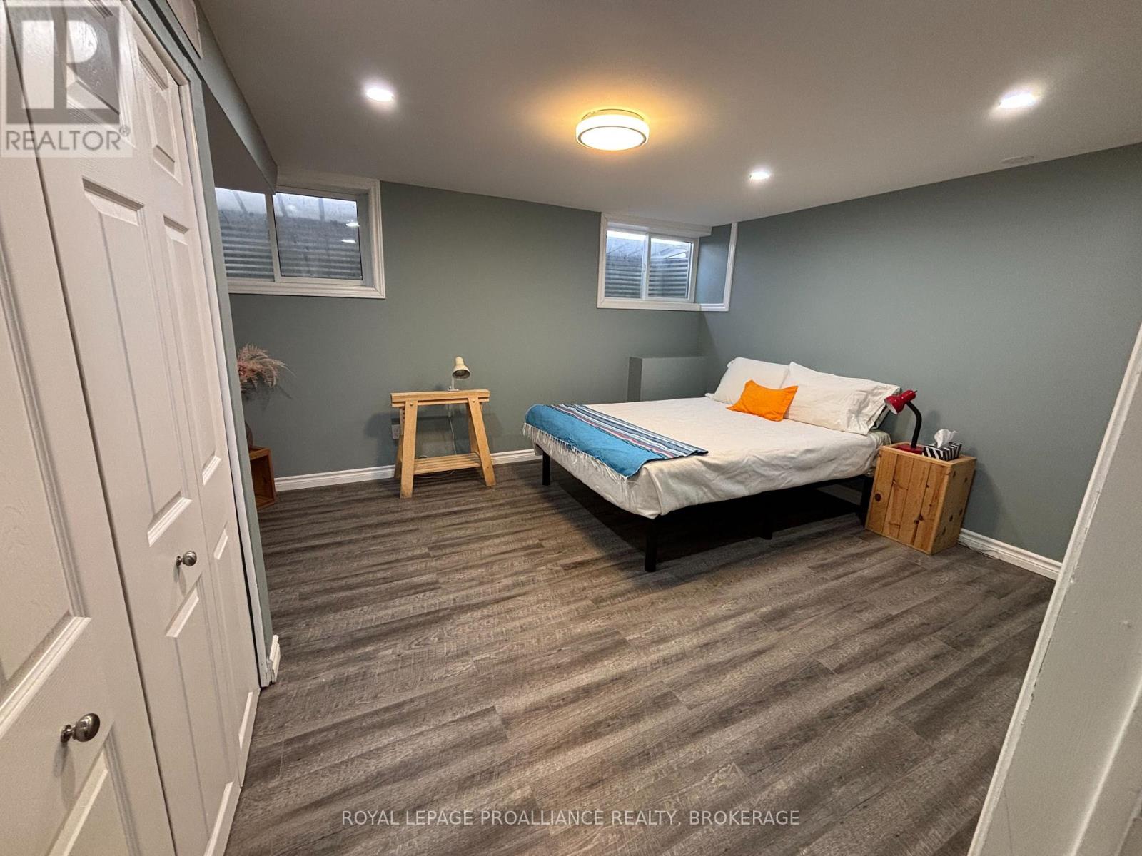 27 RIVERSIDE DRIVE - 35