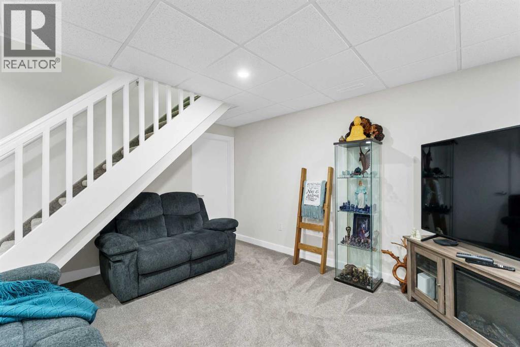 172 14 Street NW — photo 27