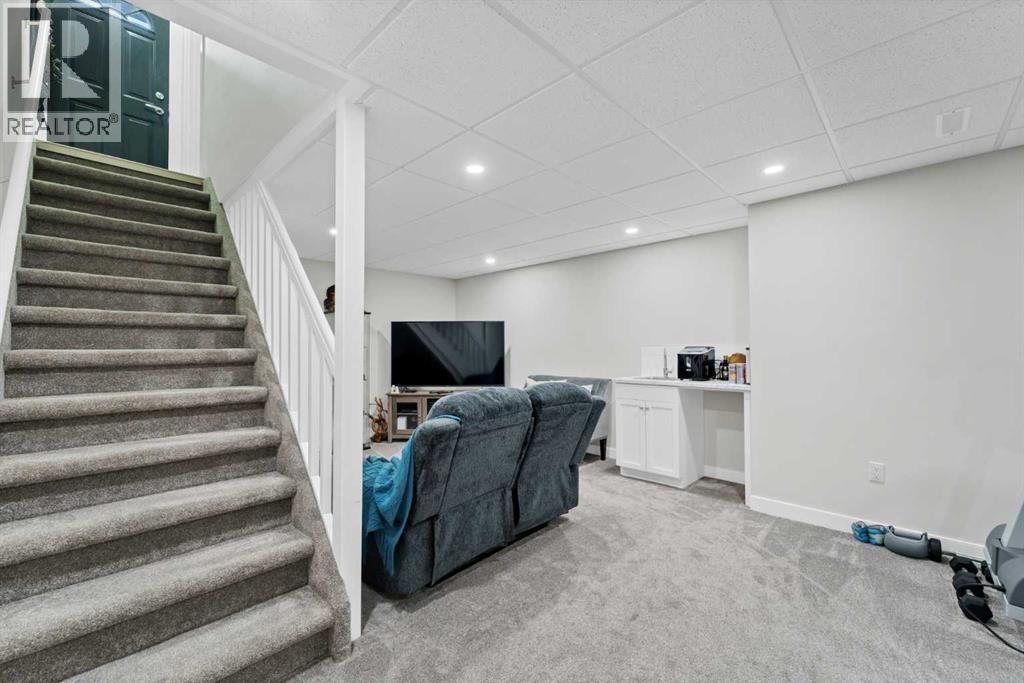 172 14 Street NW — photo 25