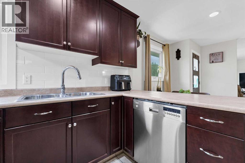 172 14 Street NW — photo 19