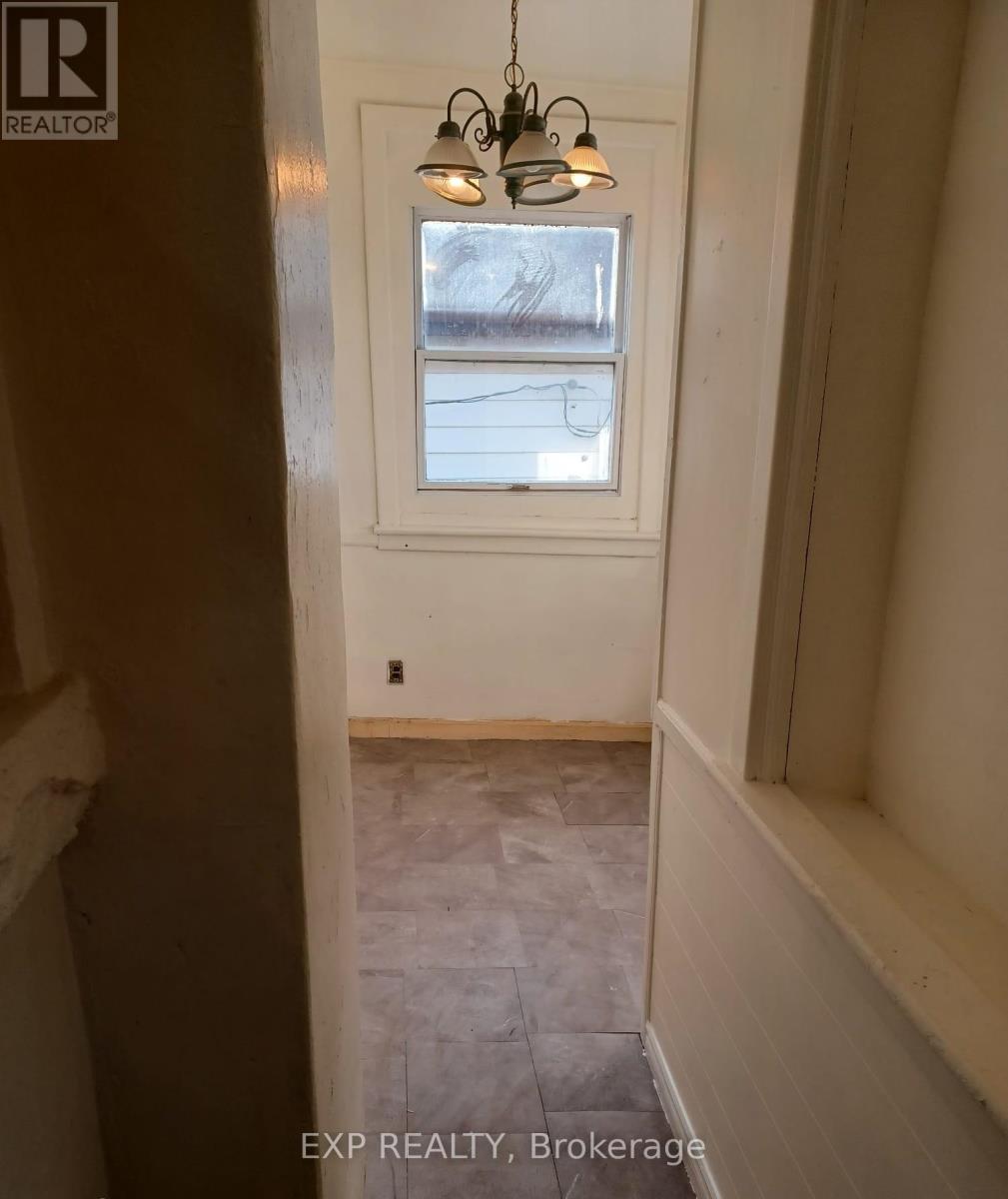 4 ROSEMONT AVENUE - 2