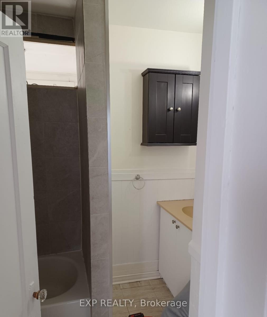 4 ROSEMONT AVENUE - 3