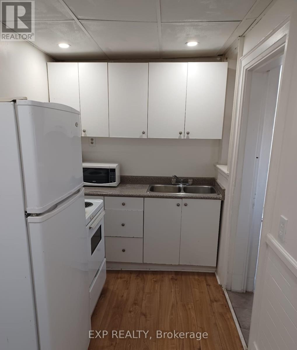 4 ROSEMONT AVENUE - 4