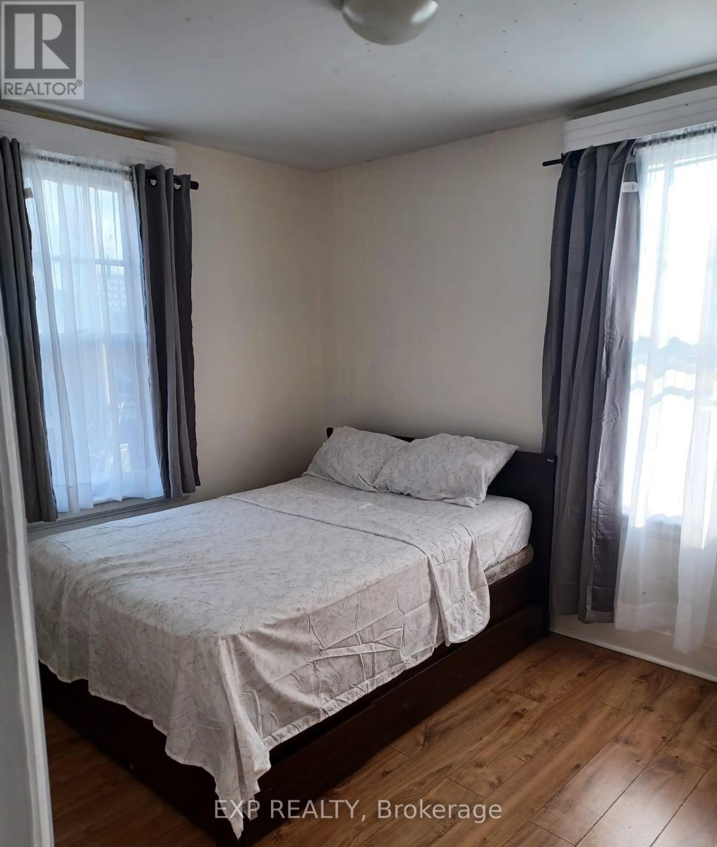 4 ROSEMONT AVENUE - 7