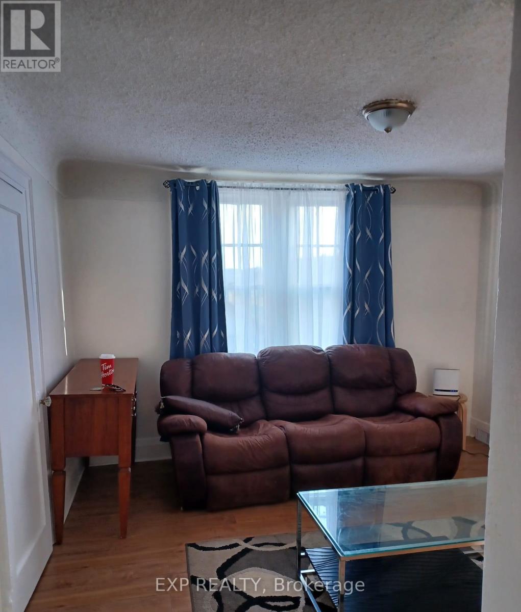4 ROSEMONT AVENUE - 8