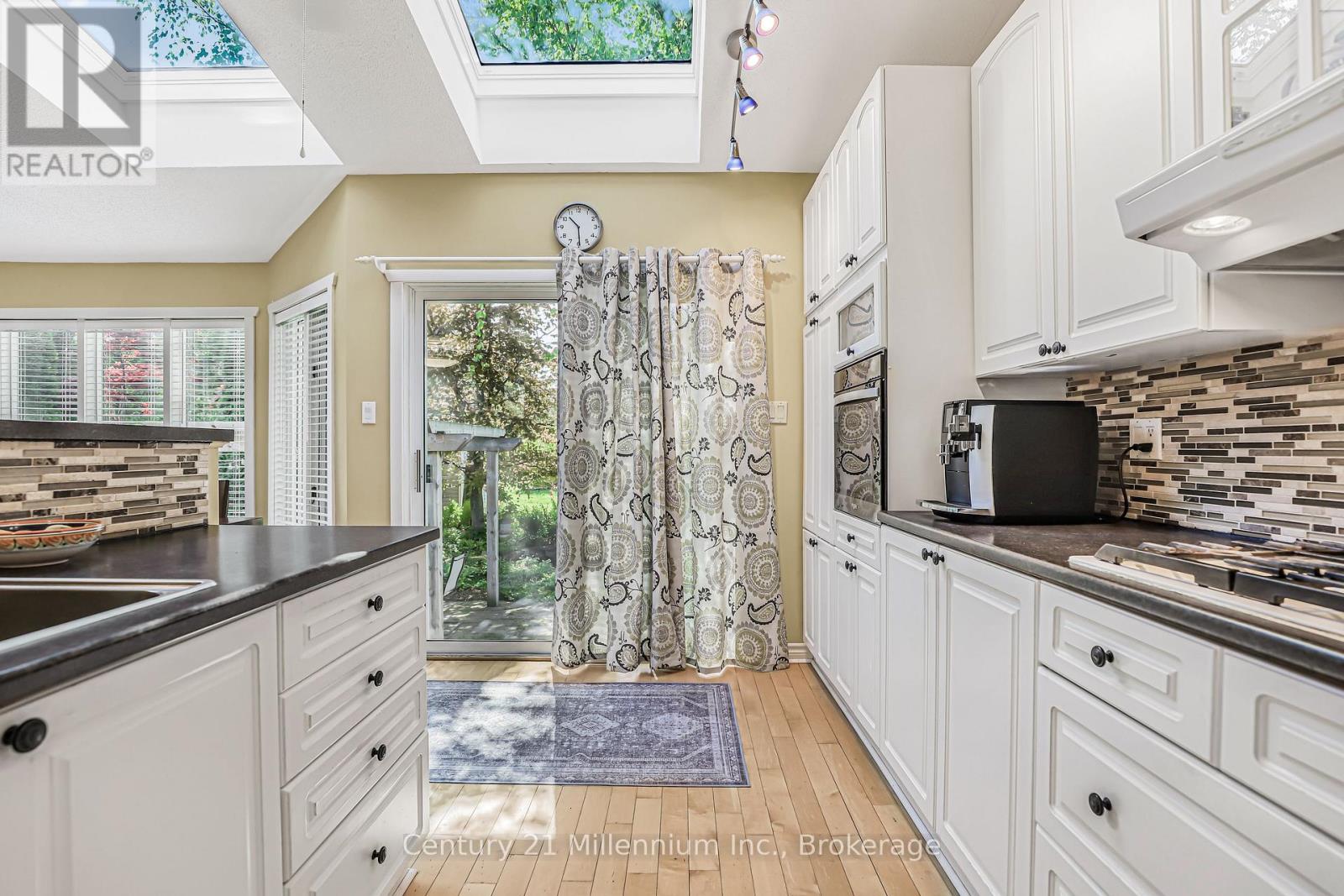 294 ALBERT STREET S - 18