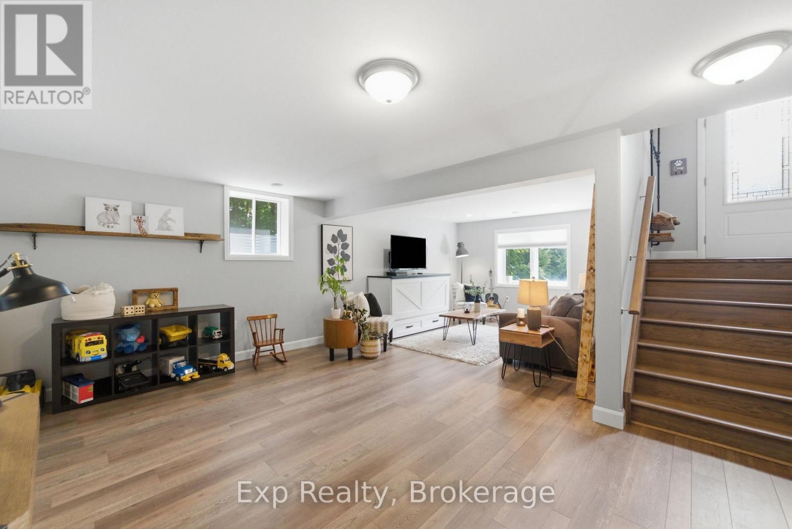 282 JOHN STREET - 25