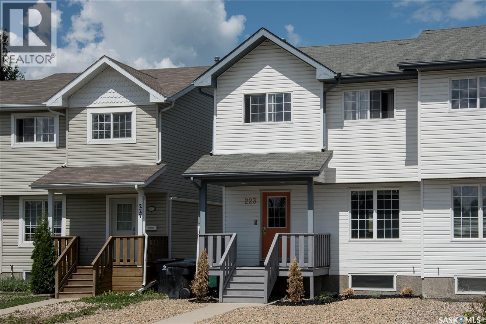 223 Rutherford CRESCENT - 1