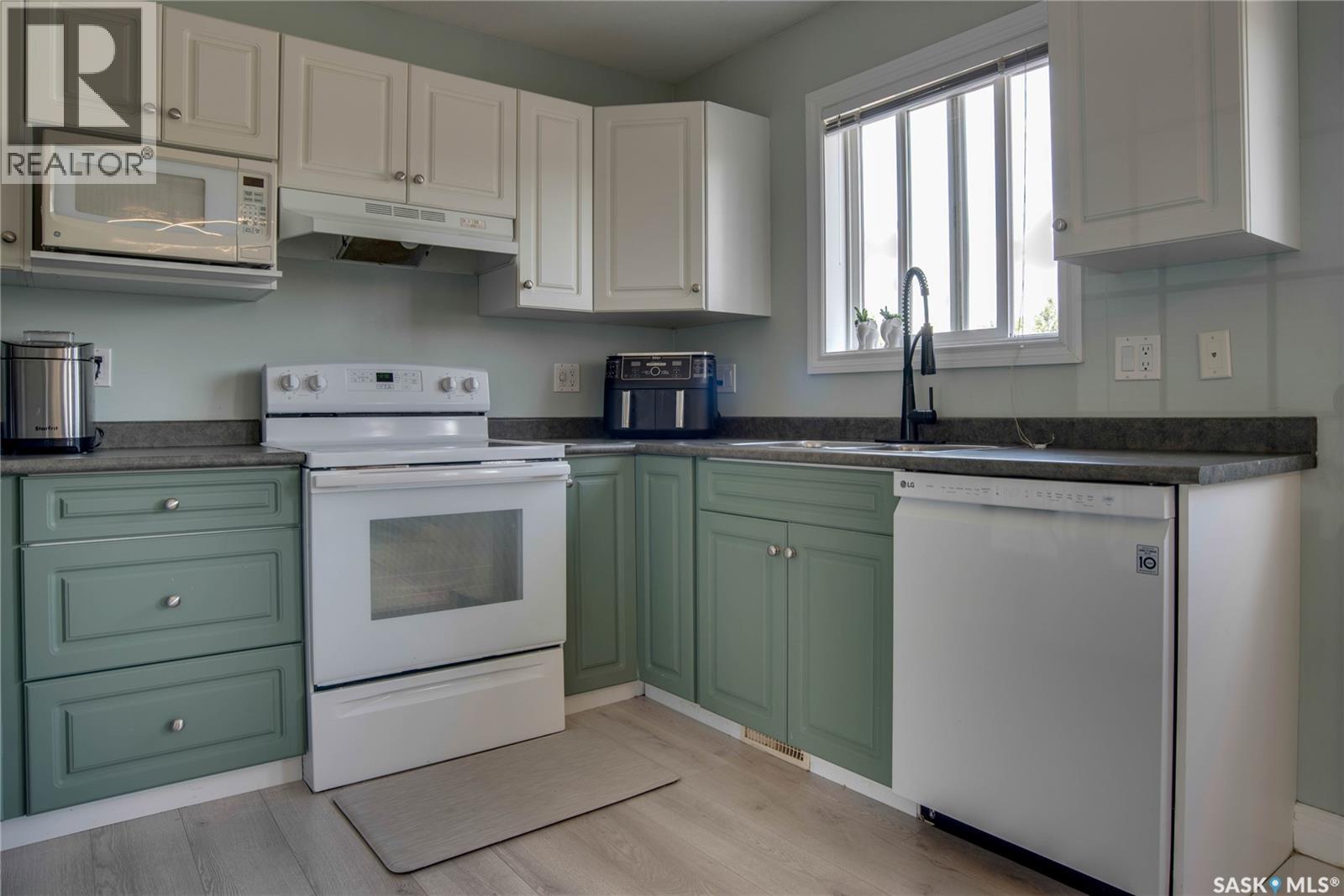 223 Rutherford CRESCENT - 22