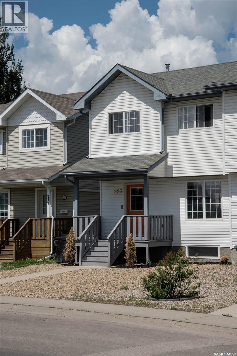 223 Rutherford CRESCENT - 3