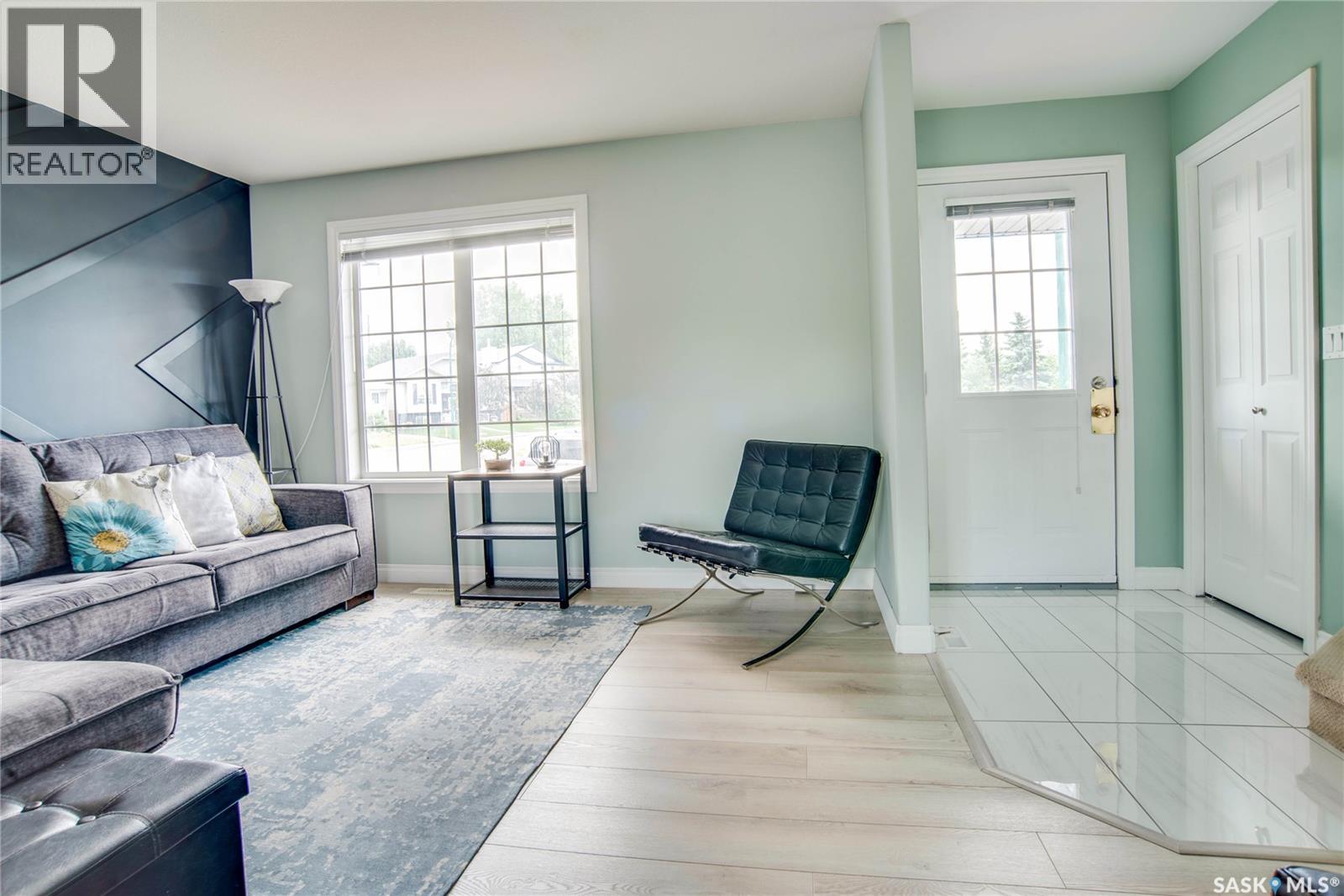 223 Rutherford CRESCENT - 4