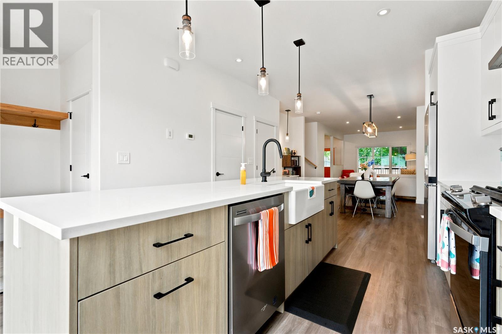 825 Osborne STREET - 18