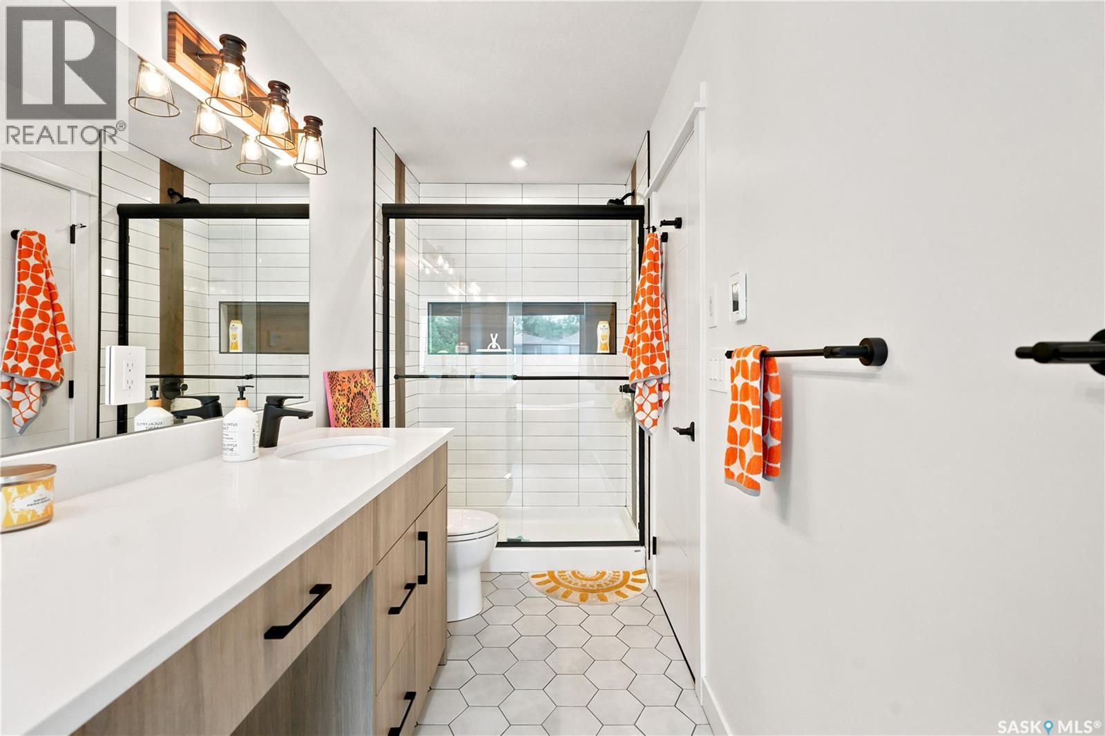 825 Osborne STREET - 28