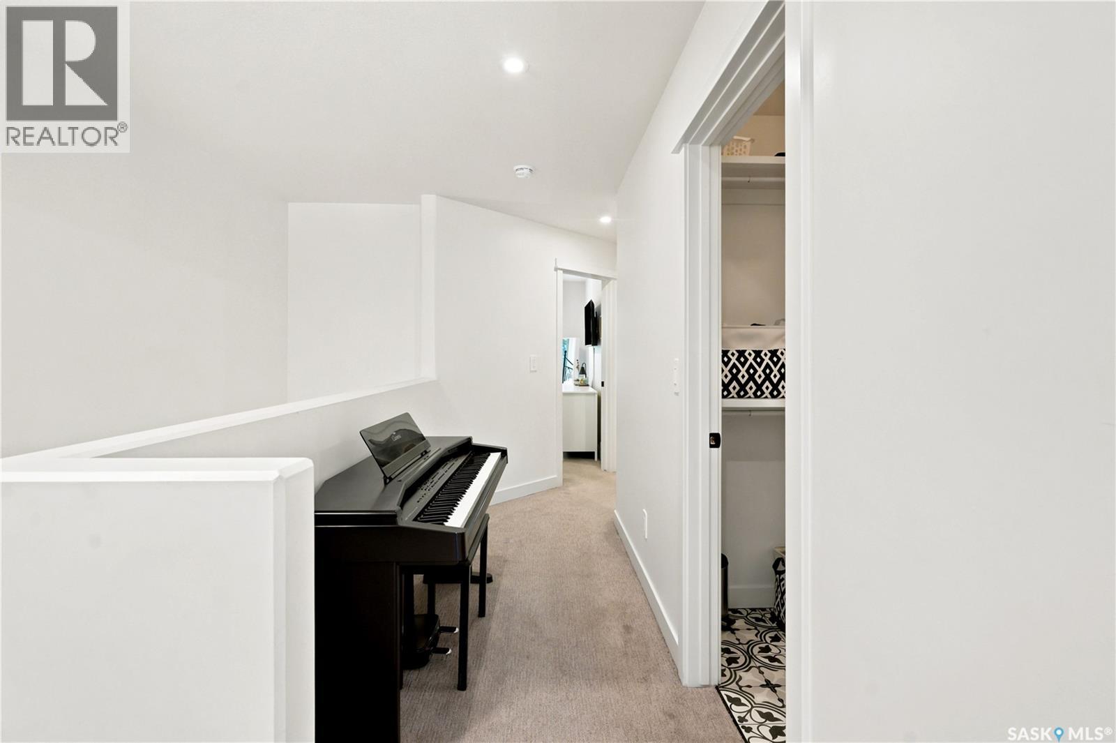 825 Osborne STREET - 29